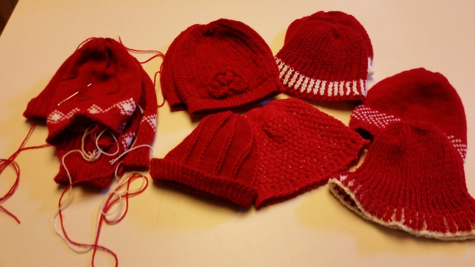 Diana natters on about machine knitting: Baby Hats for Heart Association  - Pattern Included